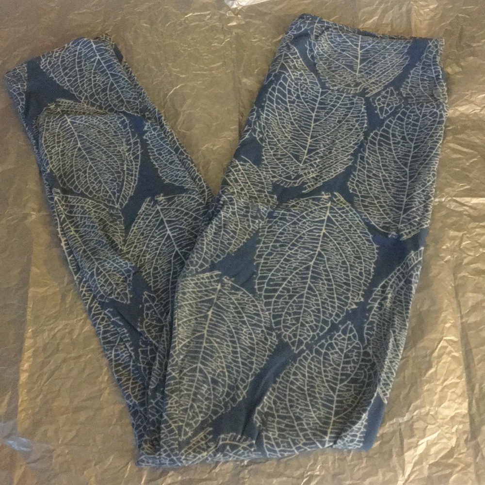 LuLaRoe Skeleton Leaf Leggings
